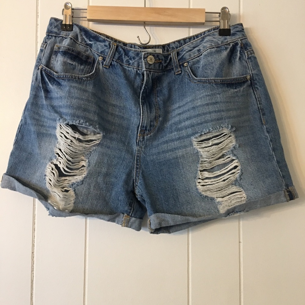 Forever 21 Los Angeles Distressed Shorts. Sz 9/10